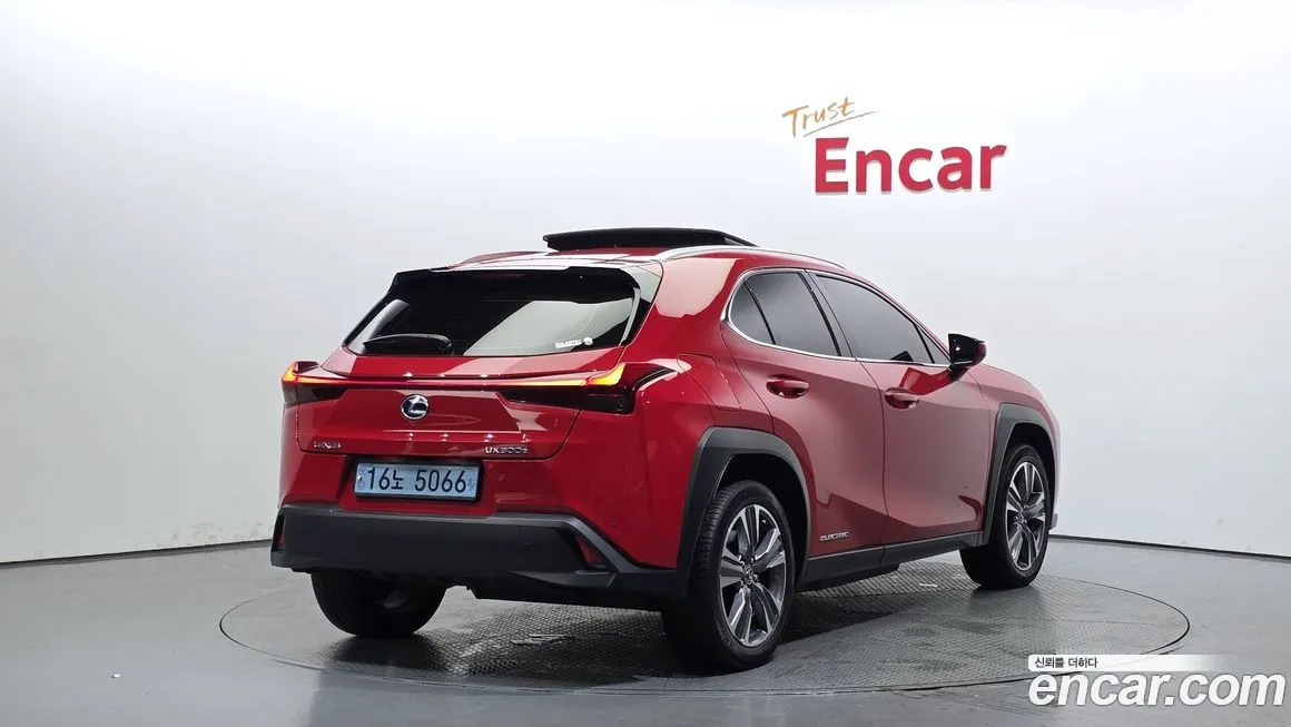 Lexus UX — фото 2