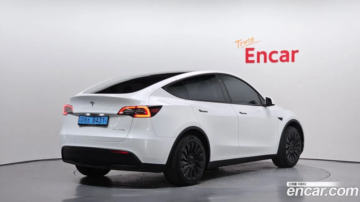Tesla Model Y — фото 2