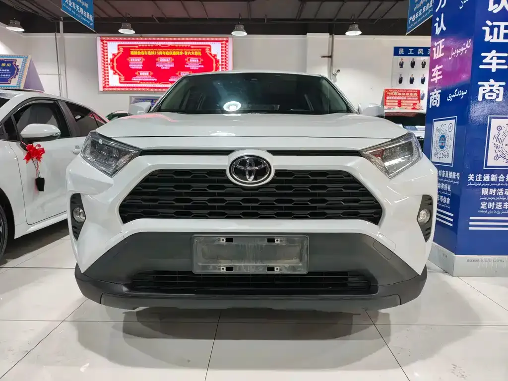 Toyota RAV4 — фото 2