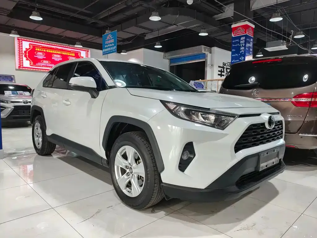 Toyota RAV4 — фото 3