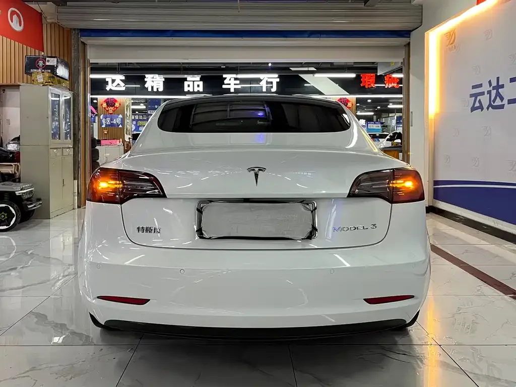 Tesla Model 3 — фото 4