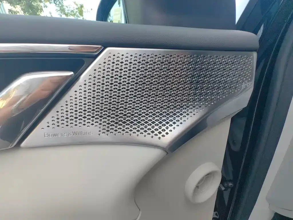 Volvo EM90 — фото 10