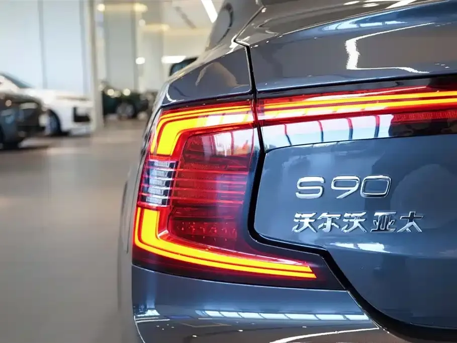 Volvo S90 — фото 9