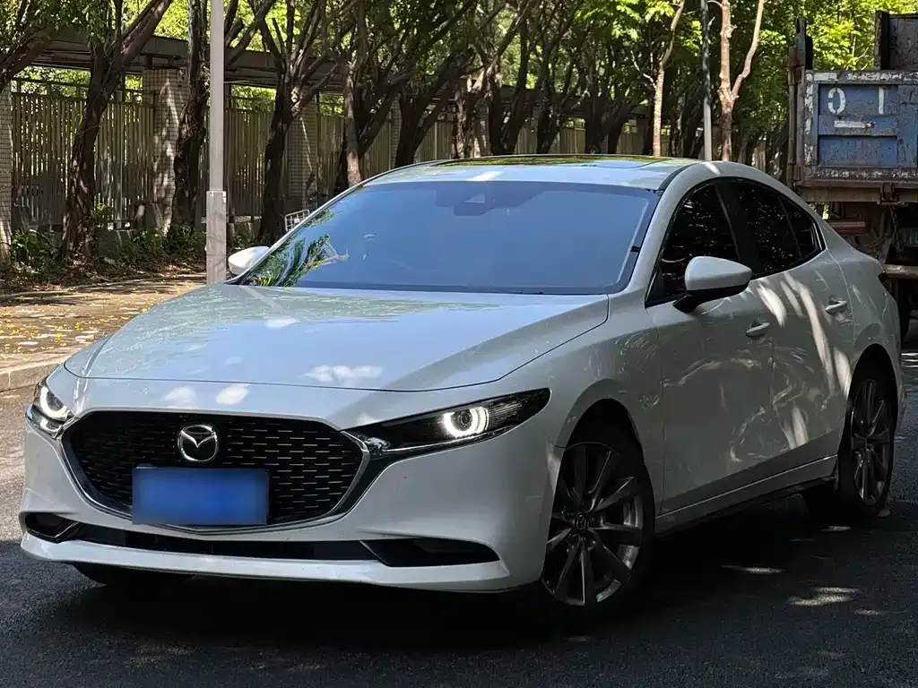 Mazda 3 Axela — фото 1
