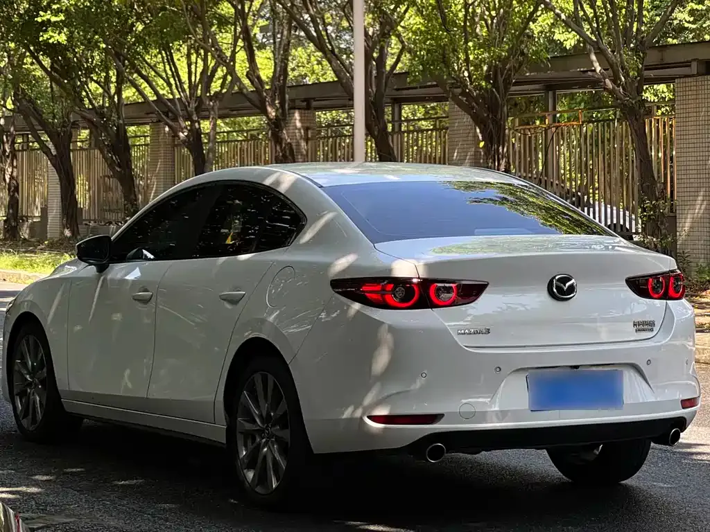 Mazda 3 Axela — фото 3