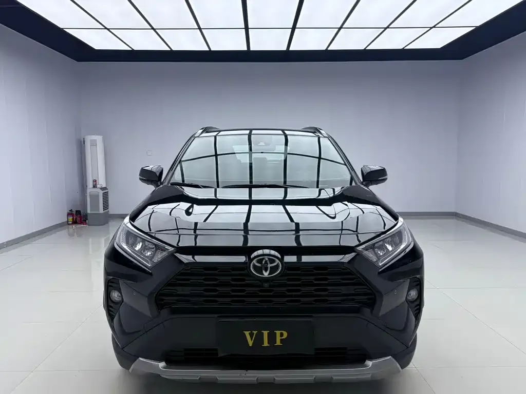 Toyota RAV4 — фото 2