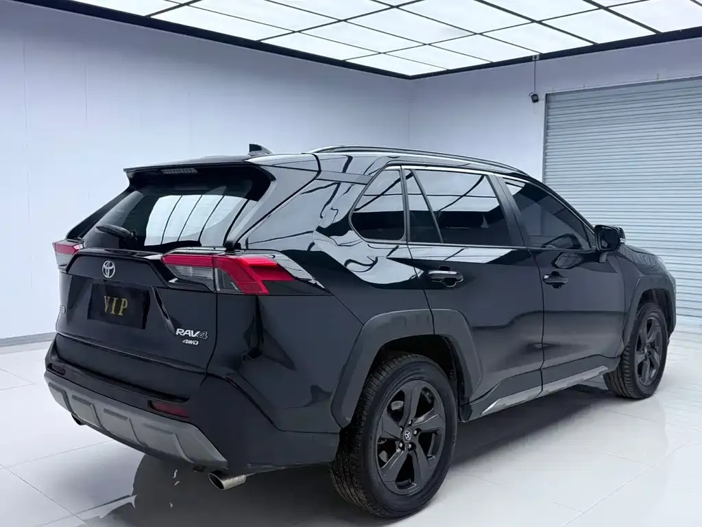 Toyota RAV4 — фото 4