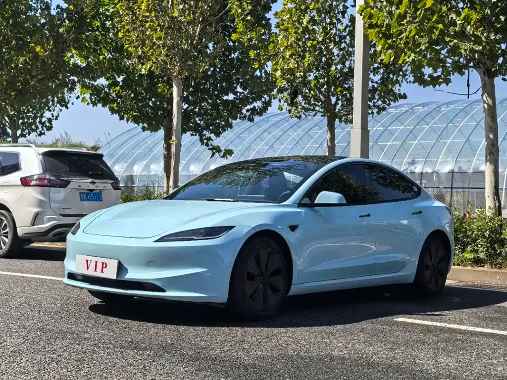 Tesla Model 3 — фото 1