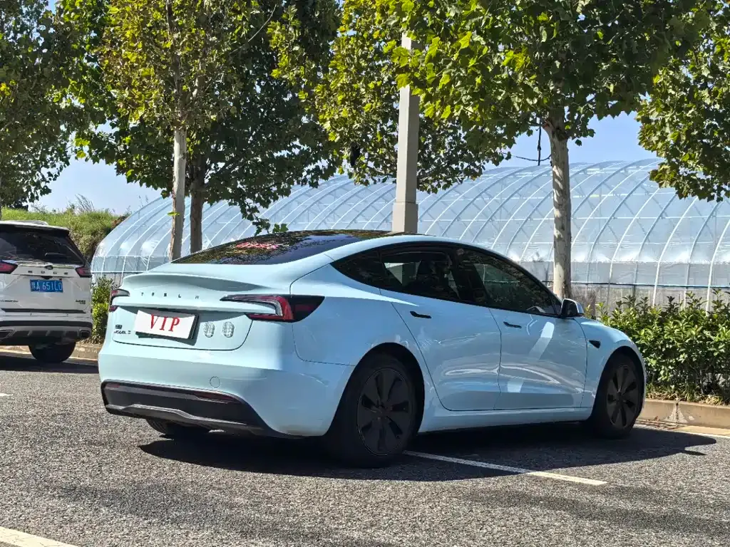 Tesla Model 3 — фото 9