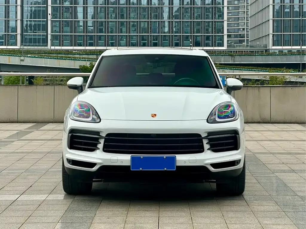 Porsche Cayenne — фото 1