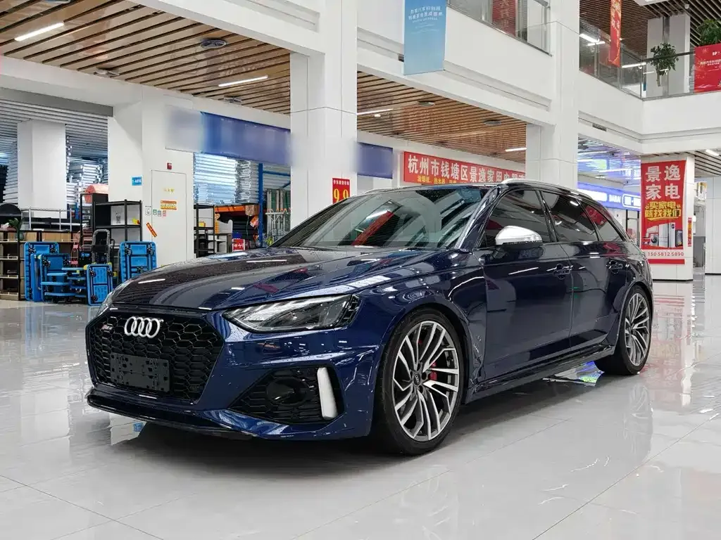 Audi RS 4 — фото 1