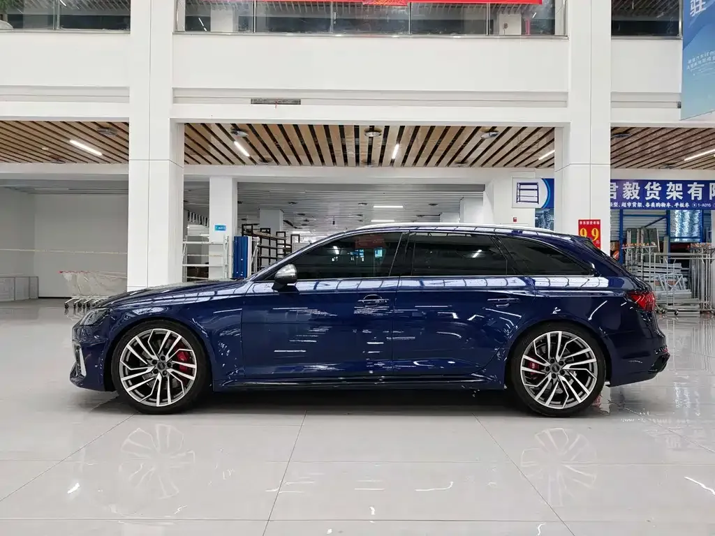 Audi RS 4 — фото 10