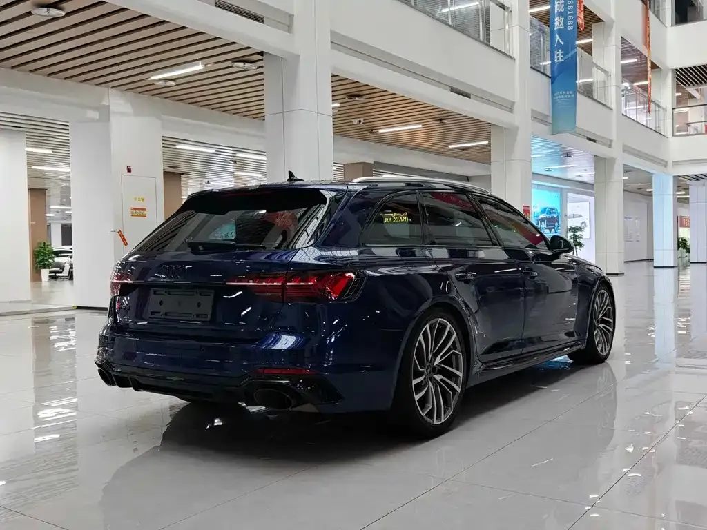 Audi RS 4 — фото 5
