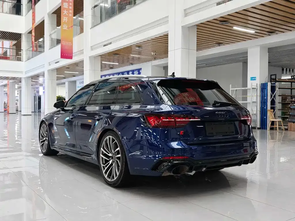 Audi RS 4 — фото 9