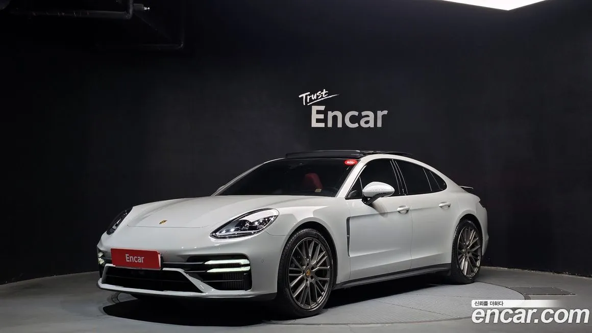 Porsche Panamera — фото 1