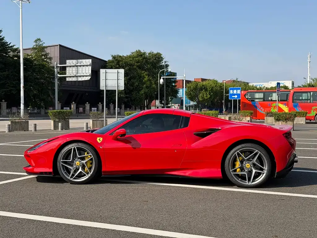Ferrari F8 — фото 6