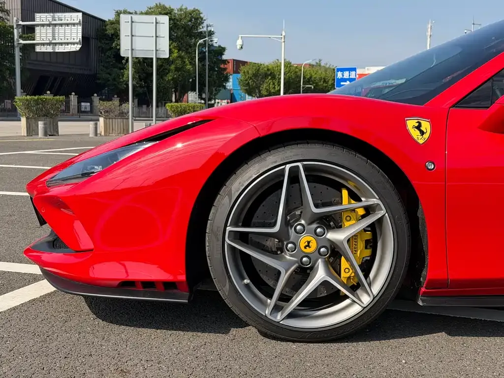 Ferrari F8 — фото 8