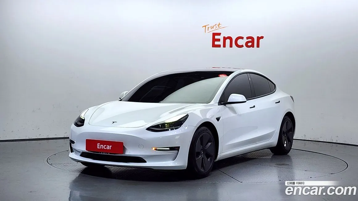 Tesla Model 3 — фото 1