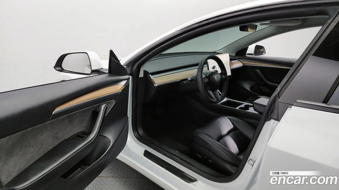 Tesla Model 3 — фото 10