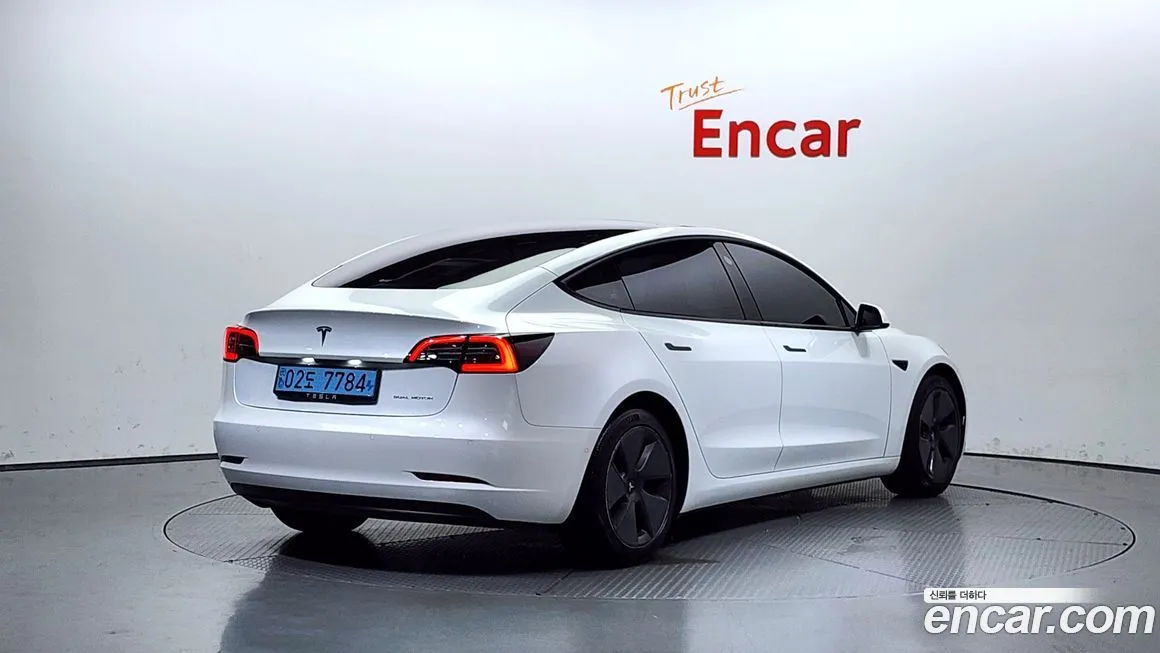 Tesla Model 3 — фото 2