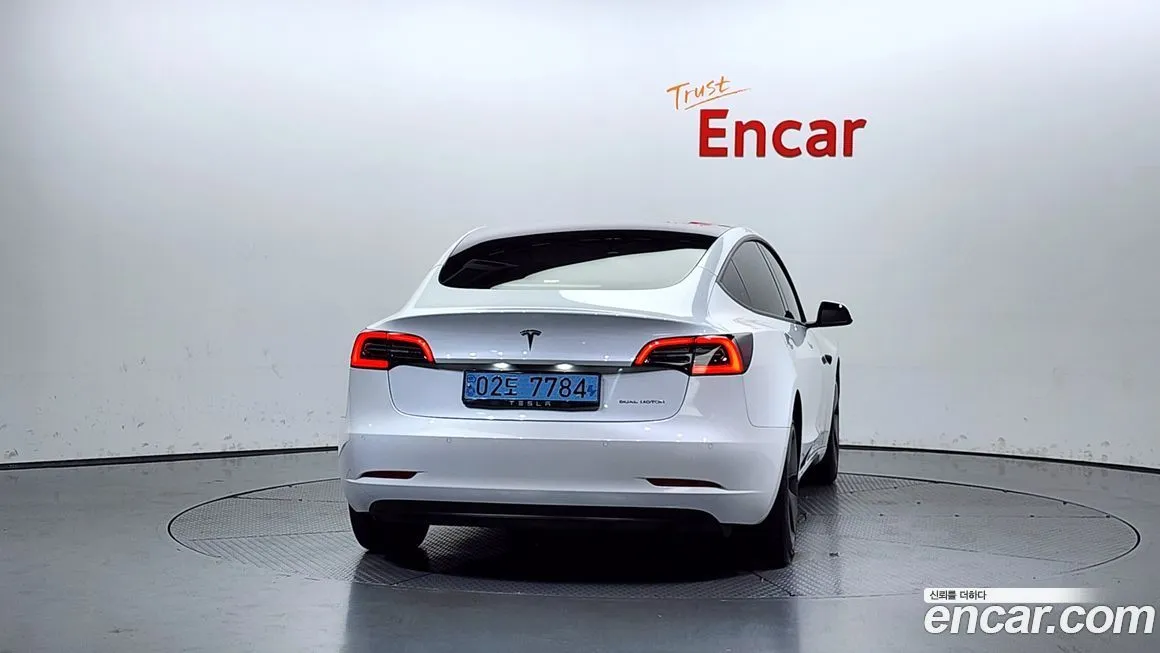 Tesla Model 3 — фото 4