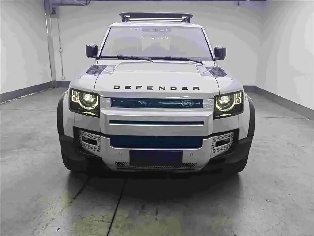 Land Rover Defender — фото 1