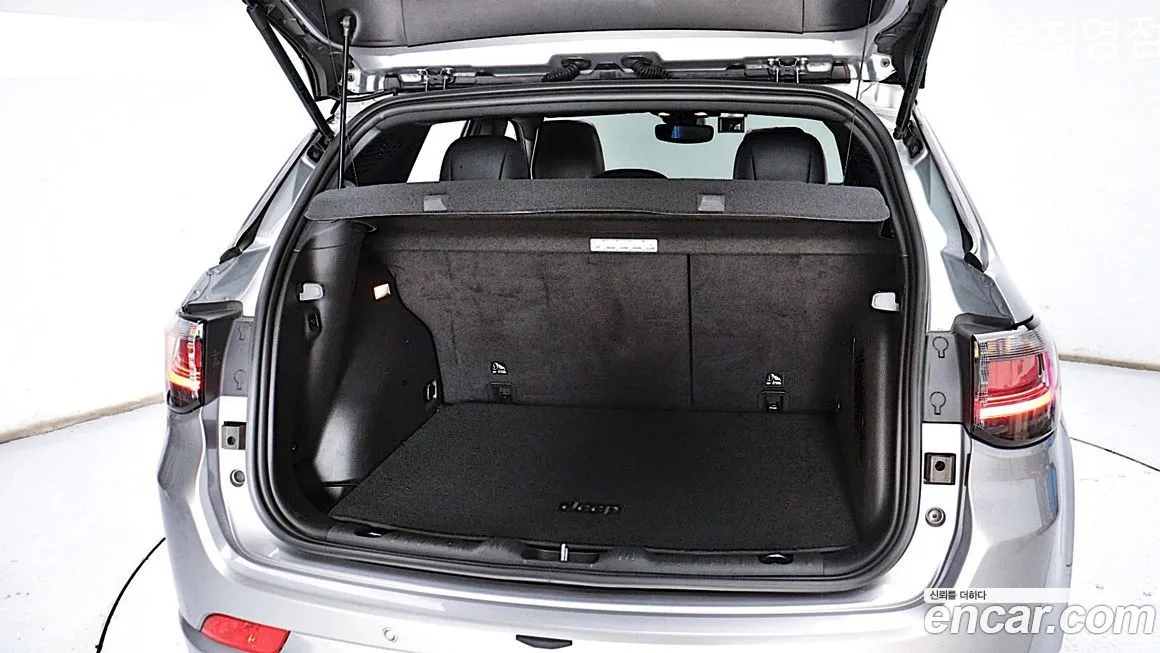Jeep Compass — фото 10
