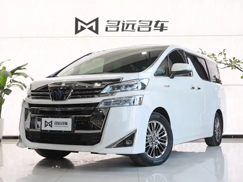 Toyota Vellfire — фото 1