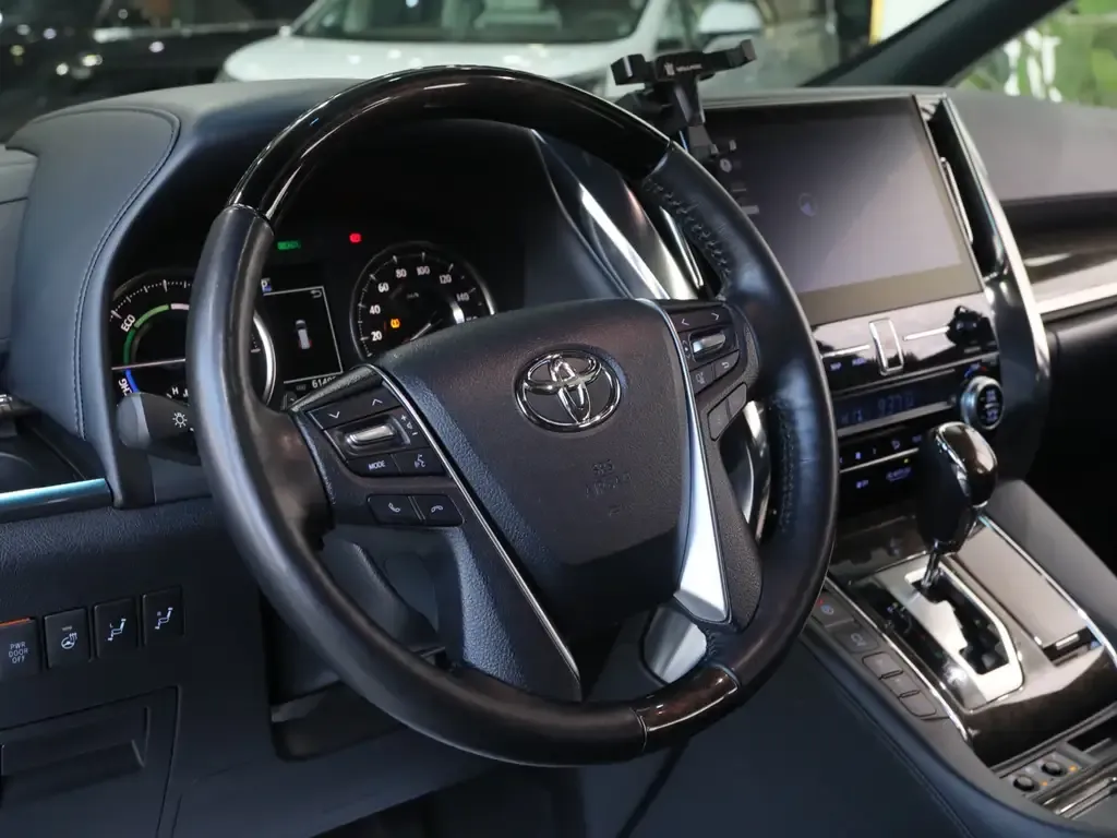 Toyota Vellfire — фото 6