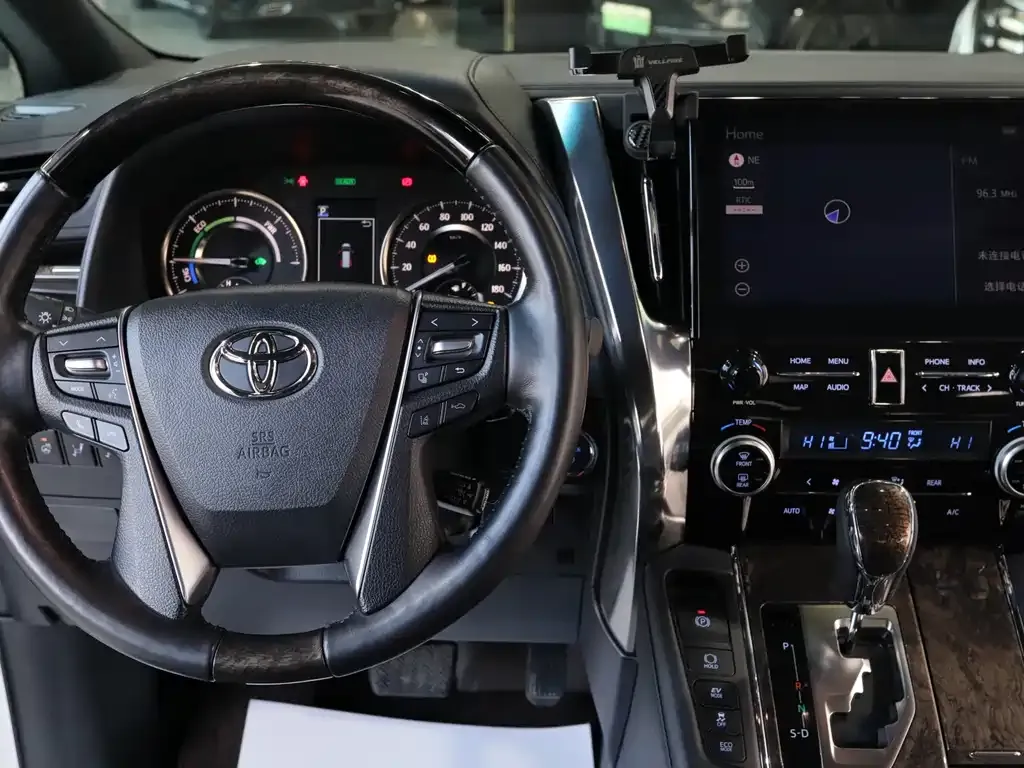 Toyota Vellfire — фото 8