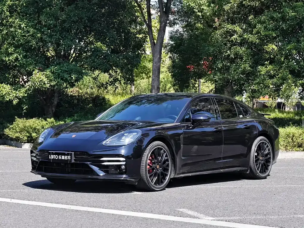 Porsche Panamera — фото 1