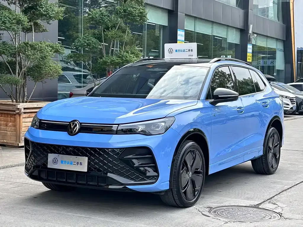 Volkswagen Tiguan L — фото 1