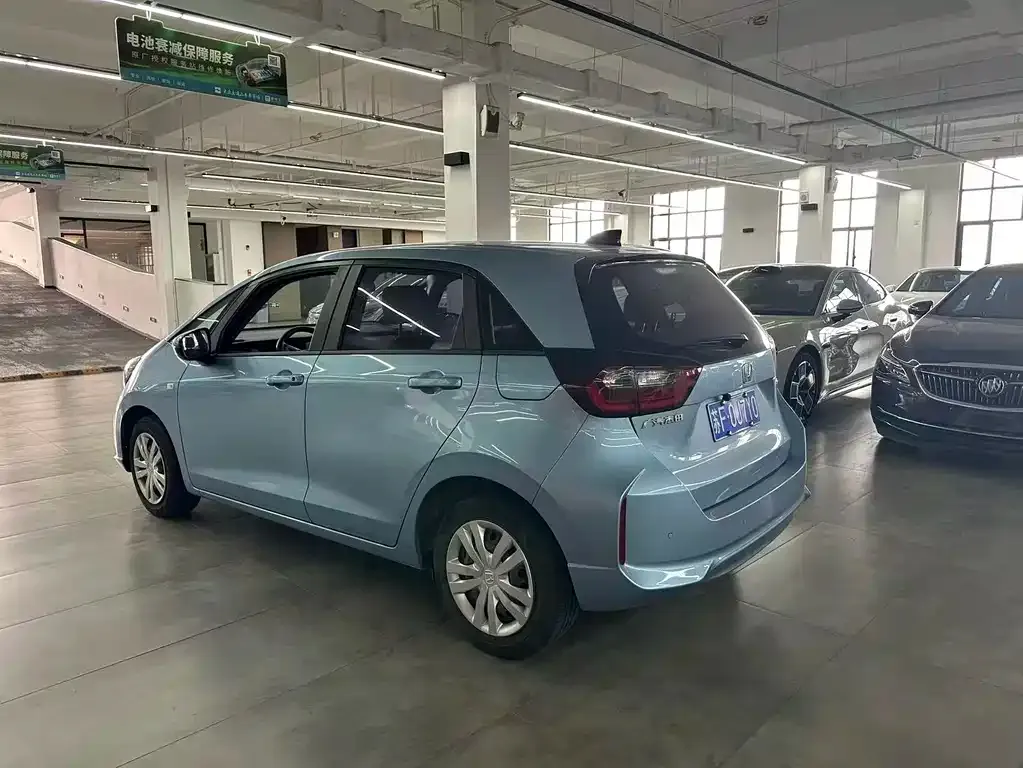 Honda Fit — фото 8
