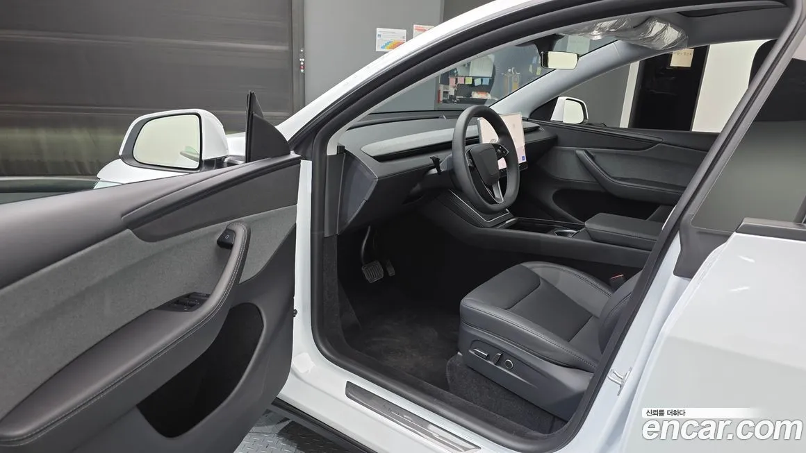 Tesla Model Y — фото 10