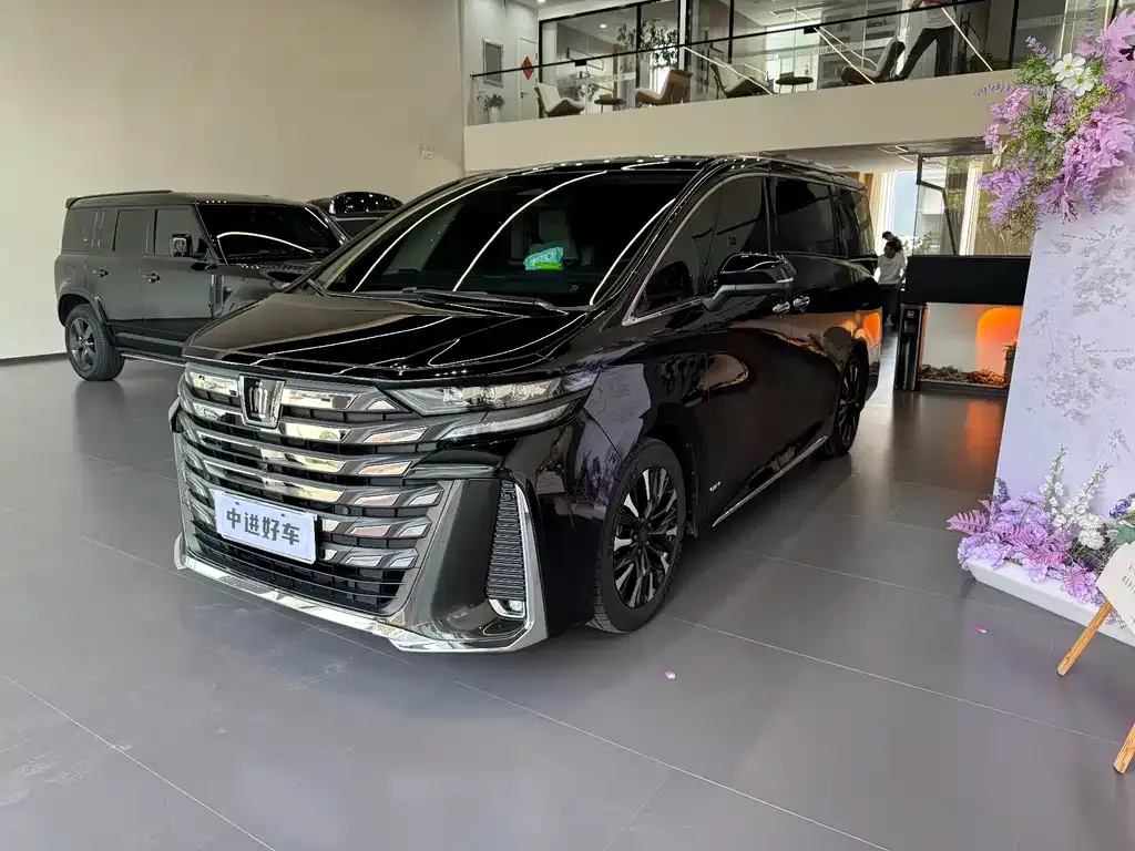 Toyota Vellfire — фото 1