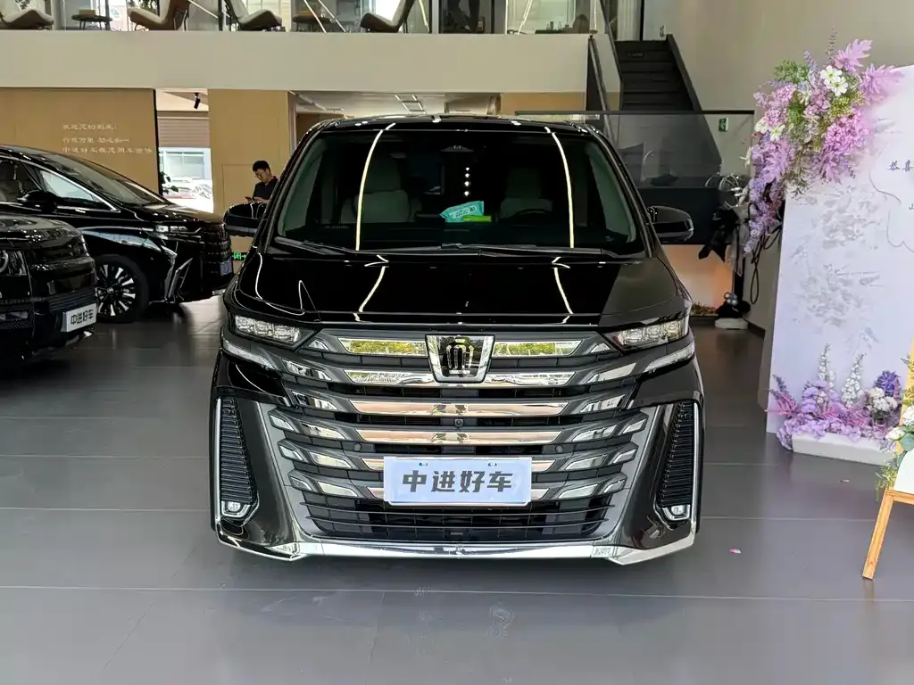 Toyota Vellfire — фото 2
