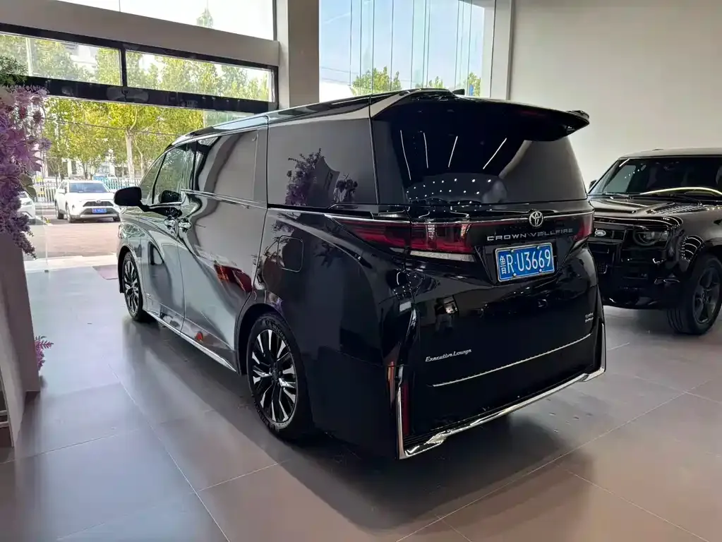 Toyota Vellfire — фото 6