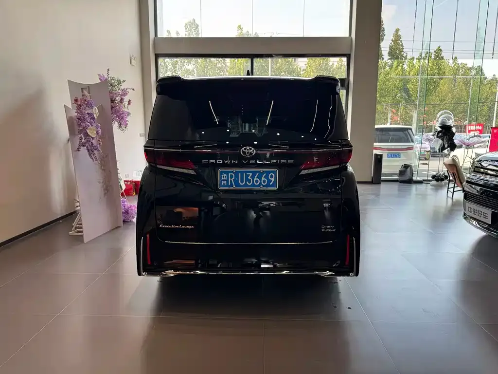 Toyota Vellfire — фото 7