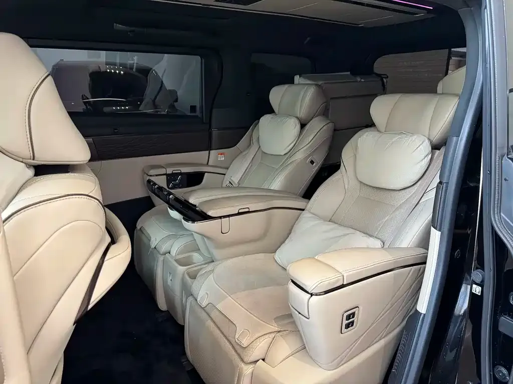 Toyota Vellfire — фото 8
