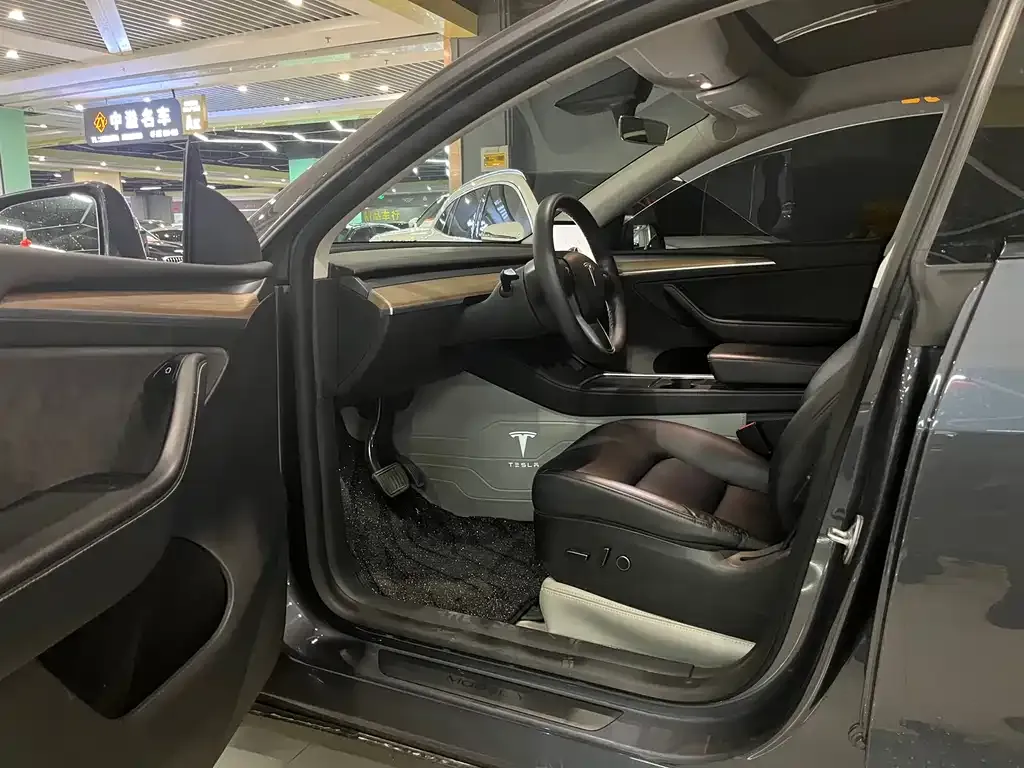 Tesla Model Y — фото 3