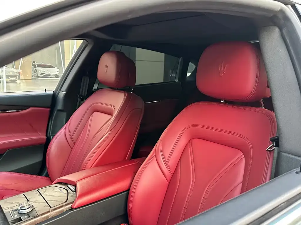 Maserati Quattroporte — фото 10