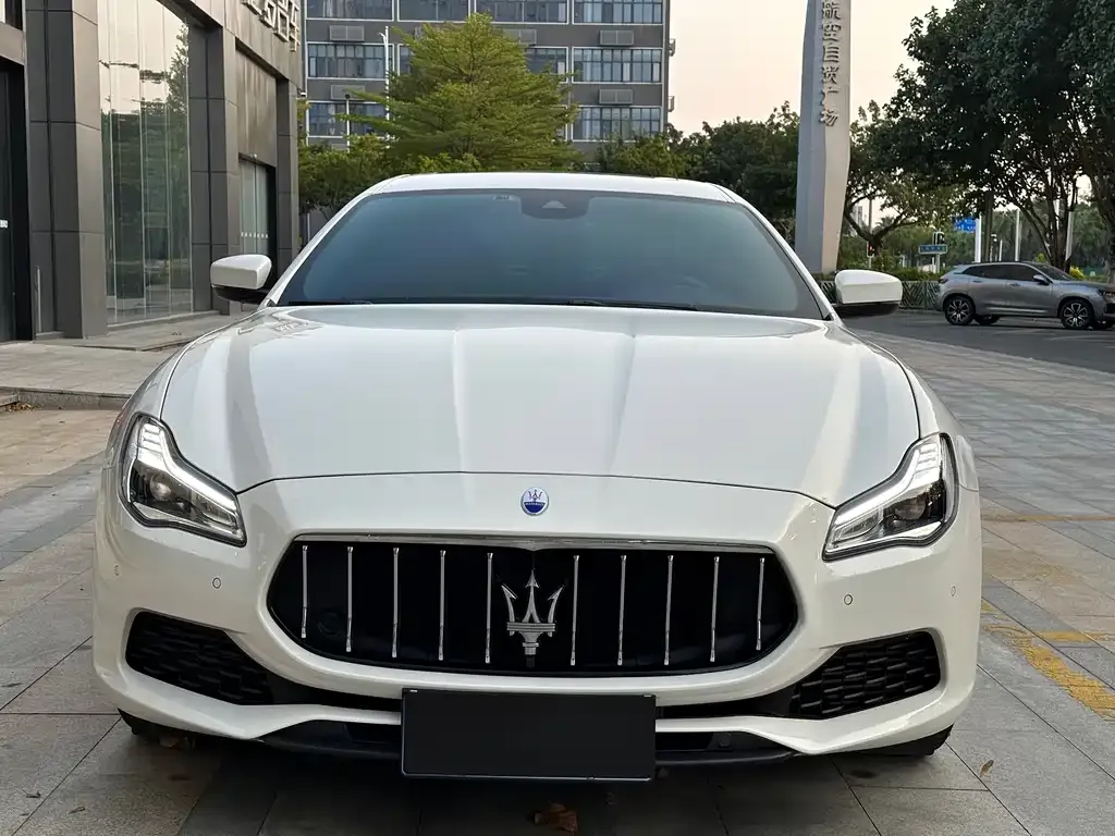 Maserati Quattroporte — фото 2