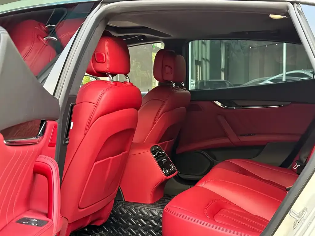 Maserati Quattroporte — фото 9