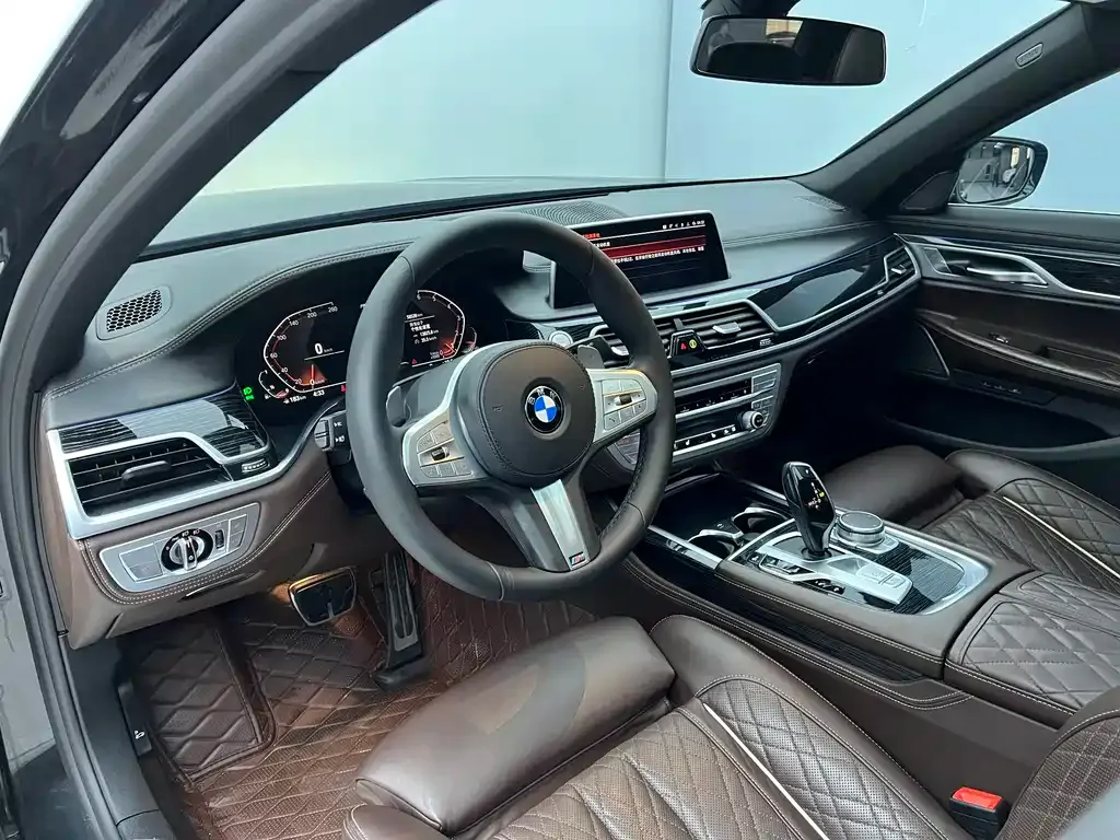 BMW 7 Series — фото 10