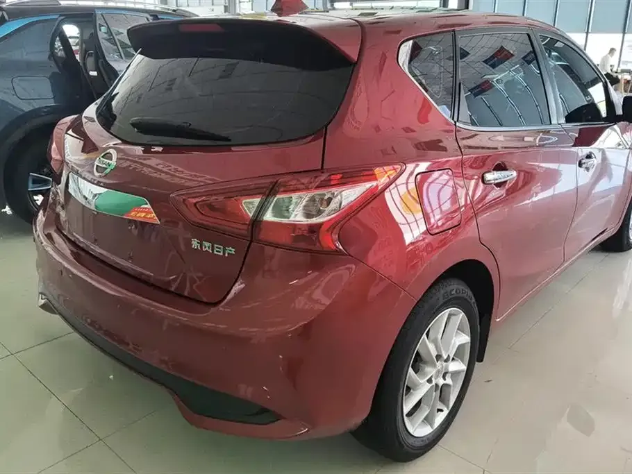 Nissan Tiida — фото 3
