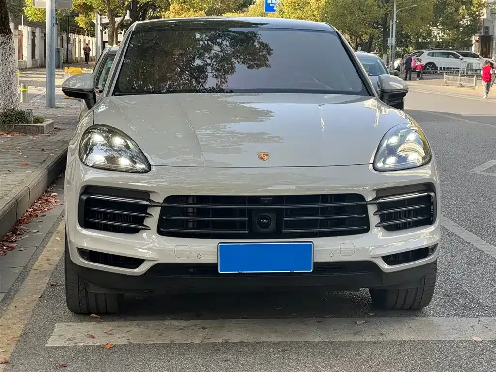 Porsche Cayenne — фото 1