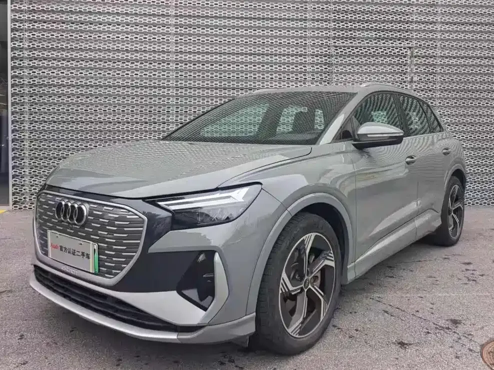 Audi Q4 e-tron — фото 1