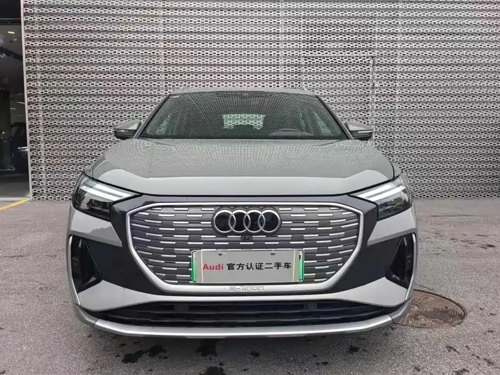 Audi Q4 e-tron — фото 2