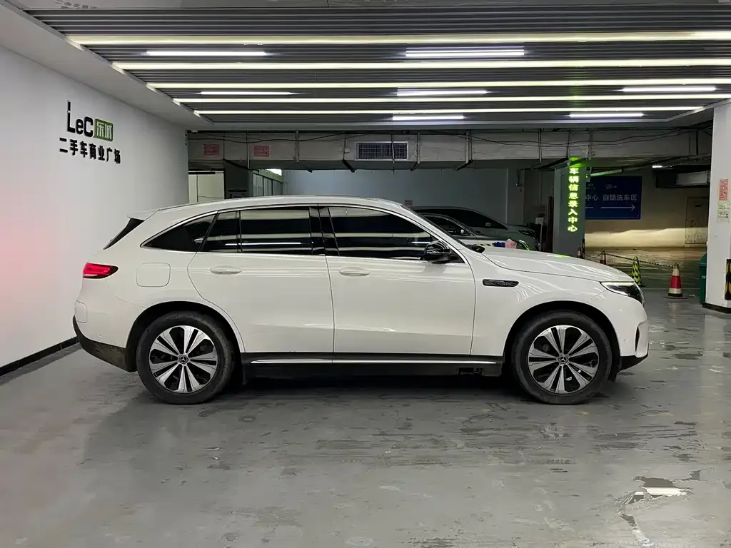 Mercedes-Benz EQC — фото 7