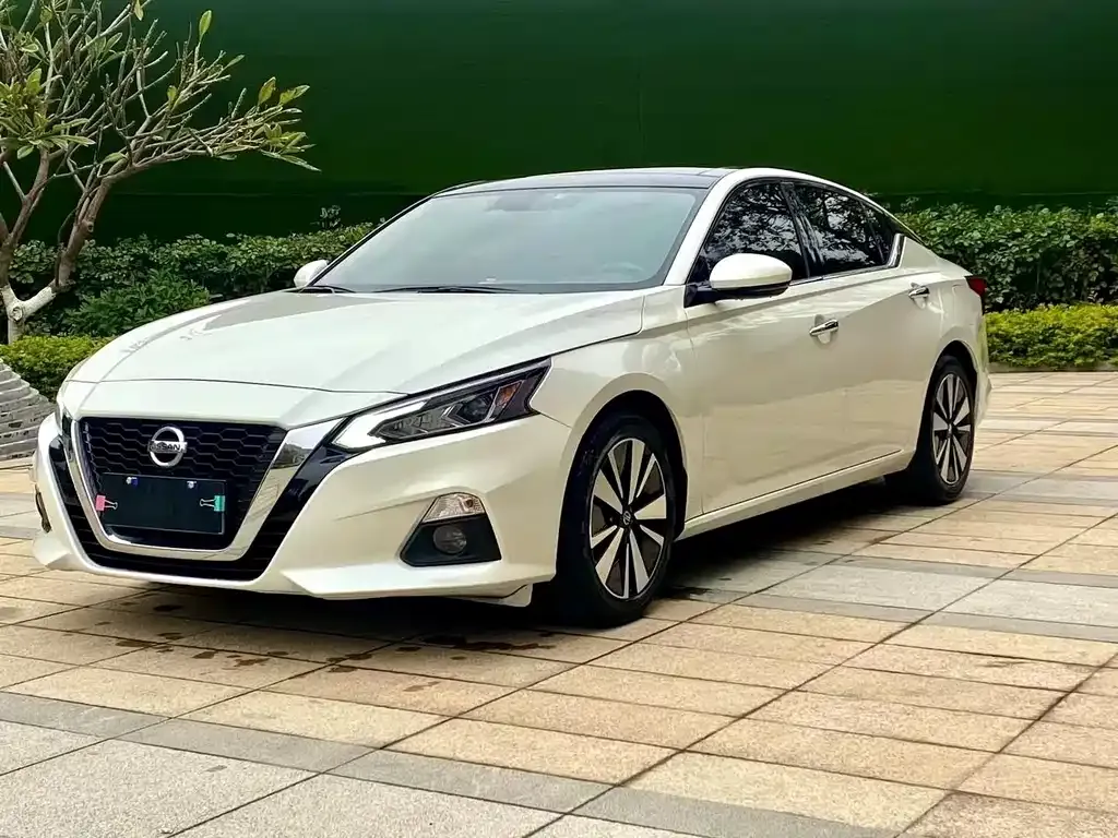 Nissan Teana — фото 1